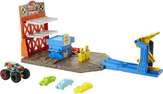 550x319 Hot Wheels Monster Trucks Blast Station - Racebaan