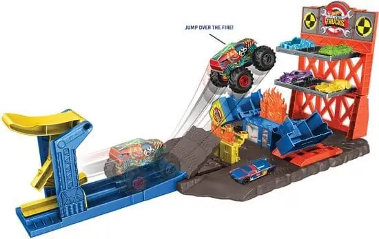 550x347 Hot Wheels Monster Trucks Blast Station - Racebaan