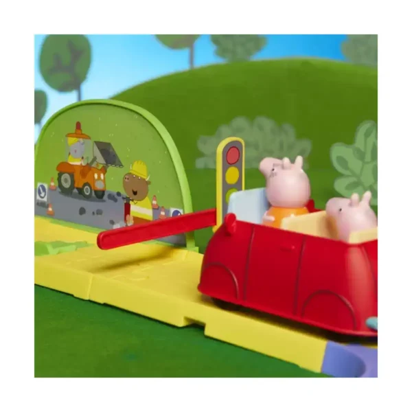 peppa-pig-playset-pista-di-peppatown-hasbro (1) Peppa Pig: Peppa's Stad - Speelfiguren Wereld Speeltuin Auto