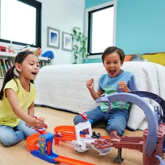 Hot Wheels Spider-Man & Black Panther Wirwarrende Racebaan Toy Car Track Set