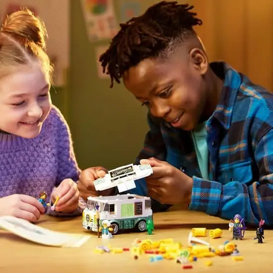 550x550 (26) LEGO DREAMZzz Mevr. Castillo's Schildpadbusje Campervan - 71456