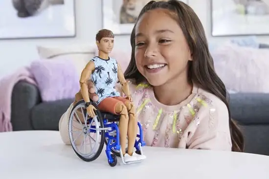 550x366 (13) Barbie Ken Fashionista Rolstoel - Barbiepop