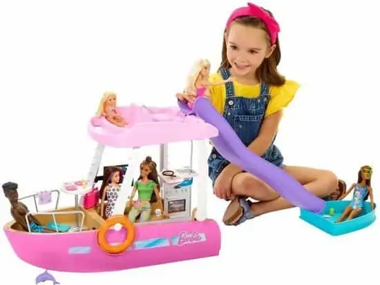550x413 Barbie Droomboot - Speelset met barbie meubels en glijbaan