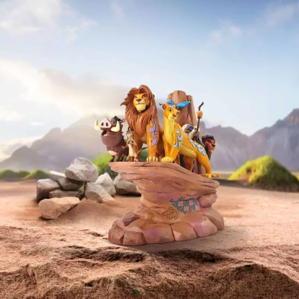 Disney Traditions De Leeuwenkoning Pride Rock Carved in Stone 23 cm