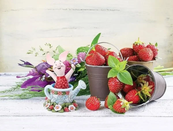 Disney Traditions Winnie the Pooh Knorretje in een Gieter 12 cm