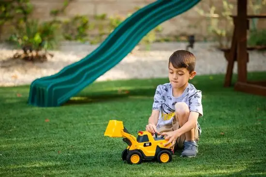 550x366 CAT Bouwspeelgoed, Gemotoriseerde Voorlader Vrachtwagen Buldozer 6 Unieke Geluiden, 2 Gemotoriseerde Functies, Lichtjes & Geluiden, Inclusief 3 AA Batterijen.