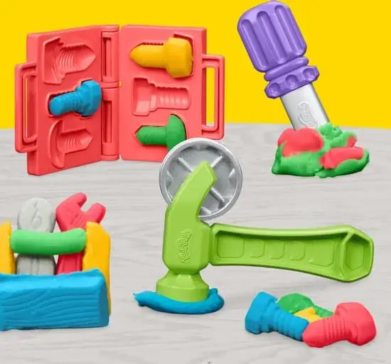 550x513 (1) Play-Doh Stempelen en Zagen Speelset - Boetseerklei - Kindergereedschap - Werkbank speelgoed - 5 Play-Doh potjes - Knutselen voor kinderen