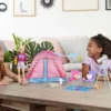 Barbie Kampeerspeelset met 2 Poppen en 2 Dierenvriendjes - Speelfigurenset