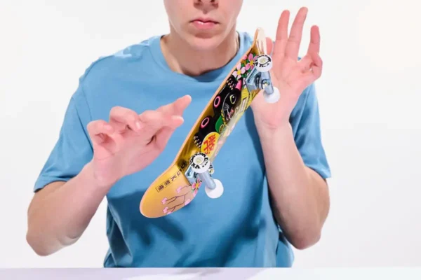 1200x800 (29) Tech Deck - DGK Handboard authentieke miniskateboard - alleen voor gebruik met de hand