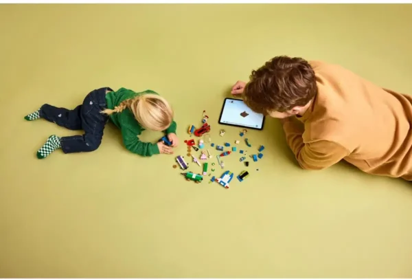 LEGO Disney en Pixar's Toy Story Feesttrein en RC Auto Set - 43264