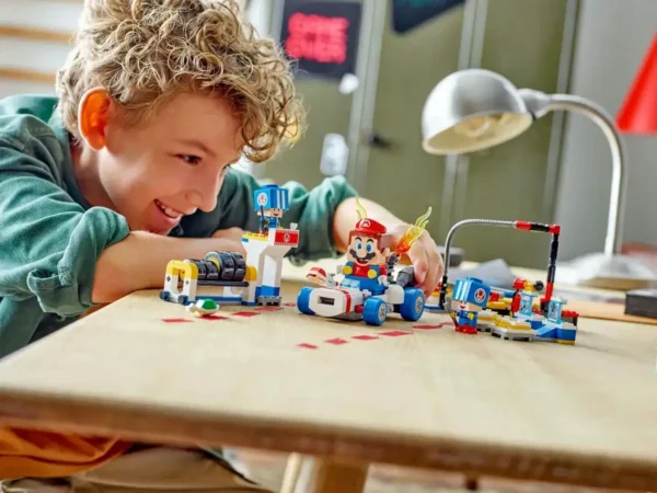 1200x900 (2) LEGO Super Mario™: Mario Kart™ – Toads garage cadeau 72035