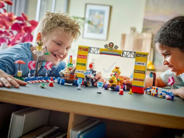 1200x900 (4) LEGO Mario Kart - Baby Peach en grand prix - 72036