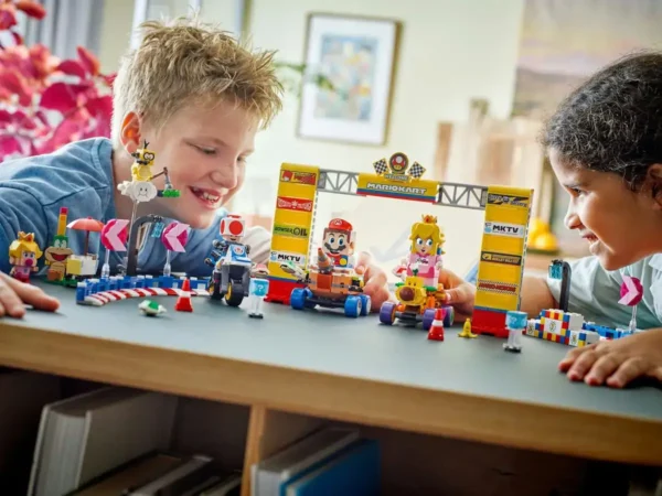 1200x900 (5) LEGO Mario Kart - Baby Peach en grand prix - 72036