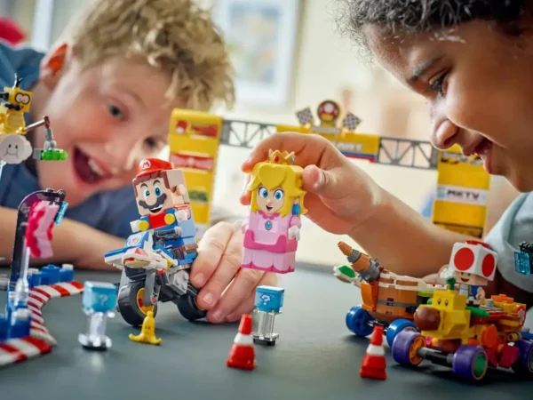 1200x900 (6) LEGO Mario Kart - Baby Peach en grand prix - 72036