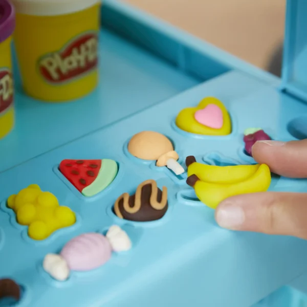 Play-Doh_F10395L0_INT_23 Play-Doh Kitchen Creations Ultieme ijscowagen - Boetseerklei