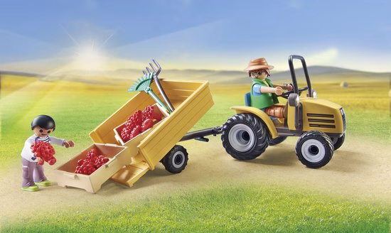 550x328 PLAYMOBIL Country Tractor met aanhanger en watertank - 71442