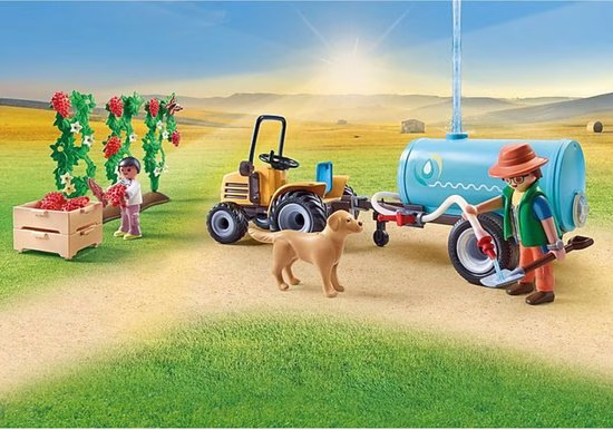 550x386 PLAYMOBIL Country Tractor met aanhanger en watertank - 71442