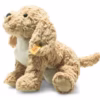 Steiff Soft Cuddly Friends Berno Goldendoodle knuffelhond van 26 cm liggend op Toystop.nl Steiff Soft Cuddly Friends Berno Goldendoodle knuffelhond van 26 cm liggend op Toystop.nl